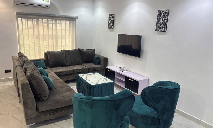 Lekki Phase 1 Apartment | Seven Kings Luxury Apartments in superb Lekki Phase 1 with WiFi, AC