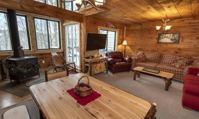 Seven Springs Condo | Seven Springs - Swiss Mountain 3 Bedroom Standard Condo, Near Golf Course by RedAwning