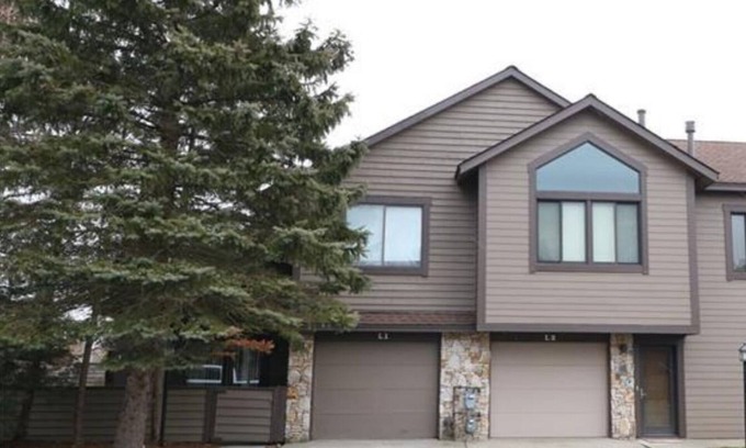 Seven Springs House | Seven Springs Townhome w/Pool, Private Hot Tub & Ping Pong Table