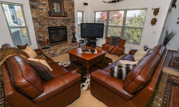 Seven Springs Condo | Seven Springs Woodridge 4 Bedroom Premium Condo, Mountain Views and Sleeps 10! by RedAwning