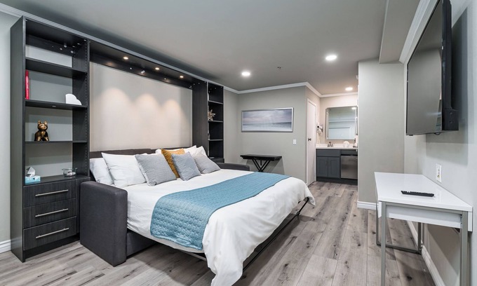 Alhambra Hotel | SGV+Disney+Rose Bowl King Studio near DTLA