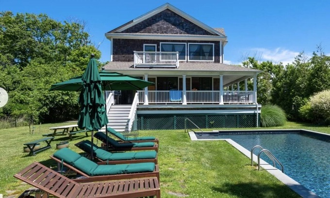 Long Island House | Shabby Chic Beach House get Away, a Stone's Throw From the Hamptons's!