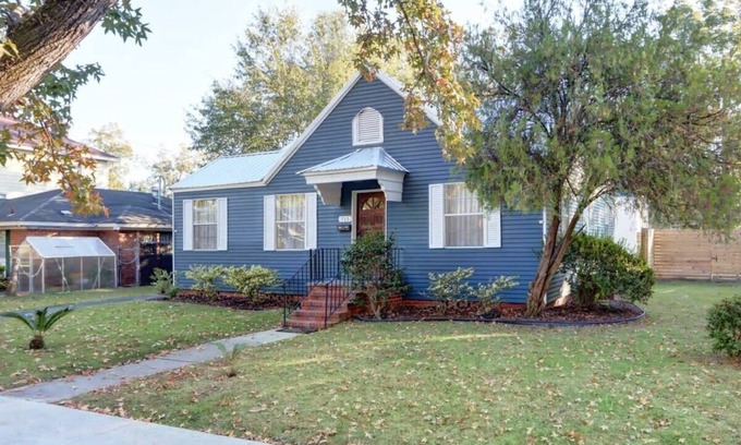 Eastside House | Shades of Blue on Park - Walk to Forsyth!