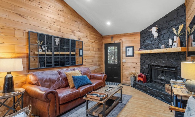Sautee Nacoochee Cabin | Shadows Nest - Unique, Modern Rustic Design Holiday Home