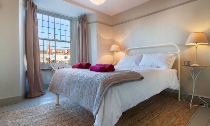 Shaldon Villa | Shaldon Holiday Home, Sleeps 4 with WiFi