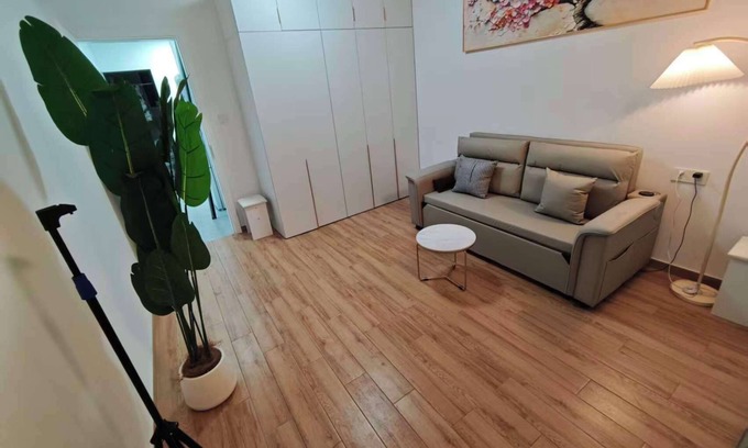 Changning Apartment | Shanghai Gubei flat near line2 with private garden