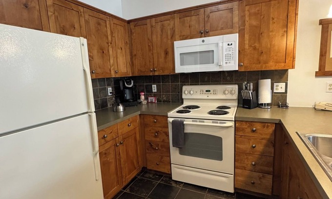 Kellogg Condo | Shared Roof Top Hot tub Silver Mtn adjoining studio available also