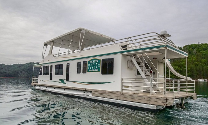 Lakehead Boat Rental | Shasta Marina Mirage II Houseboat.