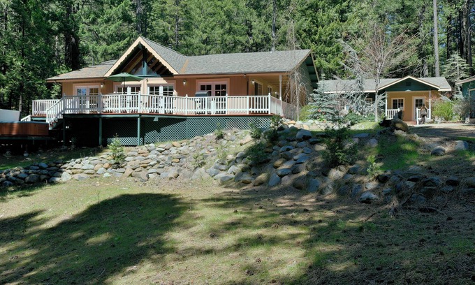 Mount Shasta House | Shasta Woodlands Beautiful home in the high timber