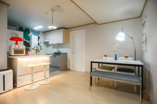 Seongnae-dong Apartment | She Da Ga