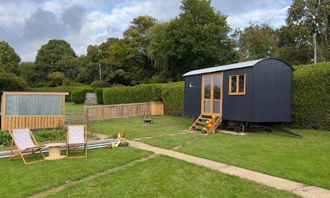 Wadhurst Cabin | Shepherds Hut at Cedar Gables