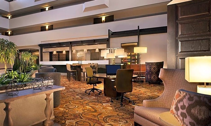 Minnetonka Hotel | Sheraton Minneapolis West Hotel