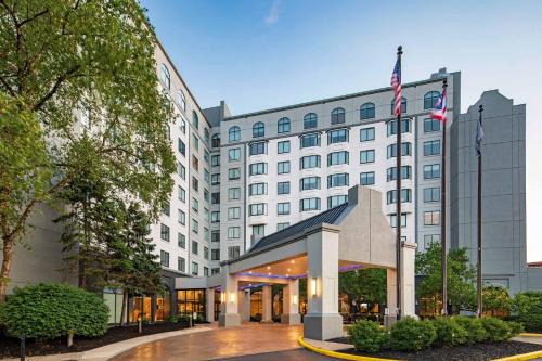 Crosswoods Hotel | Sheraton Suites Columbus Worthington