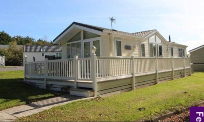 New Forest District Cabin | Sheric Lodge @ Shorefield Country Park