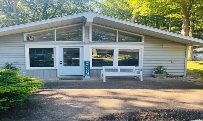 Port Colborne House | Sherkston/Cedar Bay, Port Colborne. Your Lakeside Escape Awaits at Private Beach