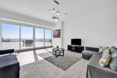 Mid Beach Apartment | Shine Suites Balcony Duplex 11