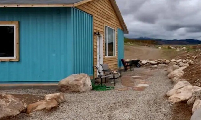 Moab South Valley Cabin | Shipping Container Home | Sleeps 18!