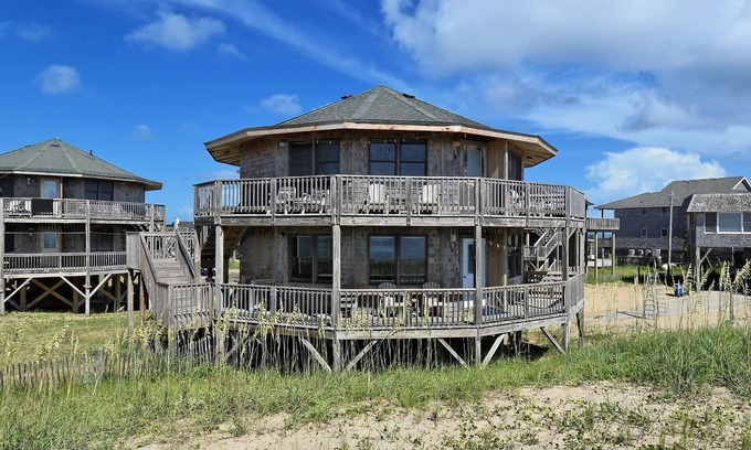 Buxton Cottage | Shore Break Cottage- Steps to Beach- Incredible Views- Community Pool