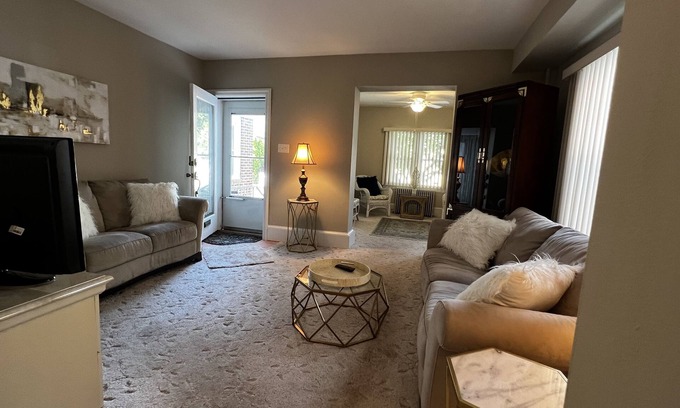 Atlantic City House | Shore Getaway - 2 Blocks to the Beach 2B/2B - Immaculate