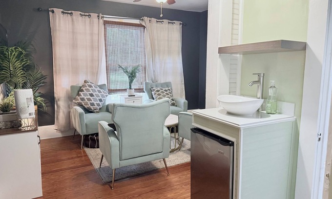 St. Augustine Cottage | Short driving distance from St. George's shopping and the serene Vilano Beach