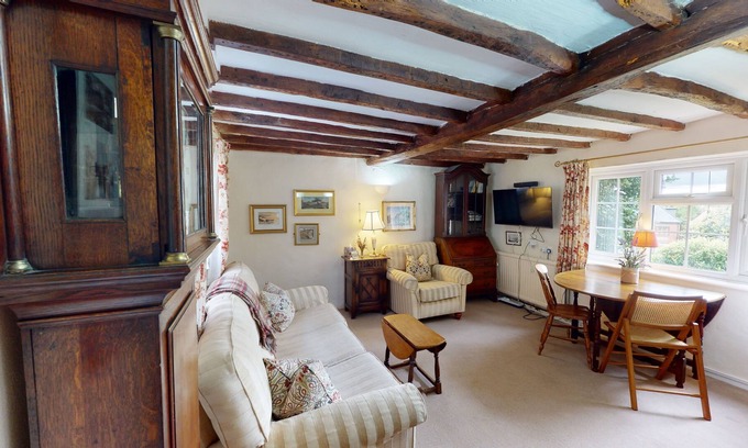 Aylesbury Cottage | Short Let Space Bailey's Cottage two bedroom cottage near the centre of Aylesbury.