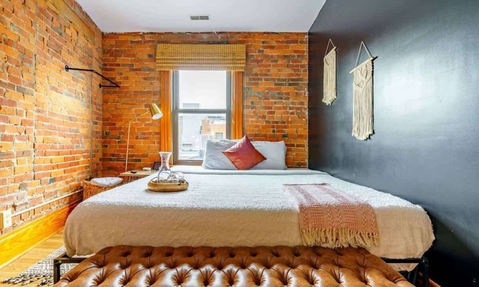 Weinland Park Apartment | Short North/Downtown | Right on High St | Walk to Convention Ctr | 5.8K+ Reviews