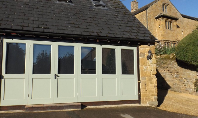 Banbury House | Shotteswell, self contained, fully equipped retreat.