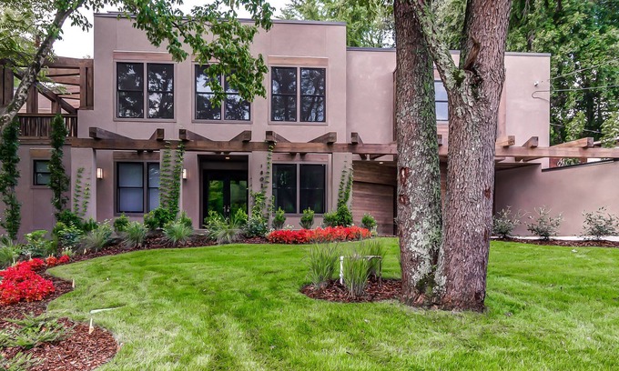 East Nashville House | Showcase East Nashville Home w/Movie Theater! Walk to Your Favorite Restaurants