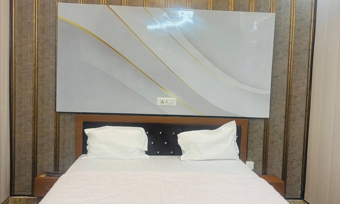 Mathura House | Shri Radhika Dham