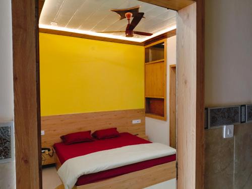Mathura House | Shri Rajadhiraj Ashray- Nr Mathura Railway Station