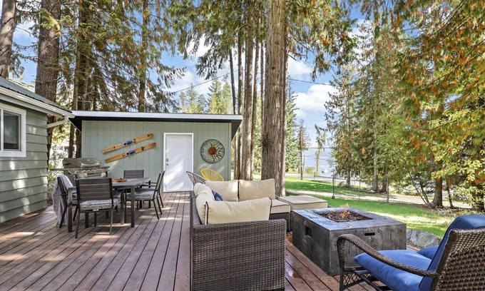 Celista House | Shuswap Lake, 2 Bed, 1.5 BA, Private Dock, Sleeps 4