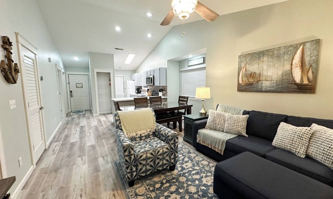 Reeds Spring Condo | Side by Side Condos Walk-in Lake View Top Floor Next to SDC