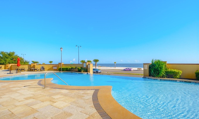 Gulfport Condo | Sienna 402: 2 BR, 2 BA Condominium in Gulfport, Sleeps 6