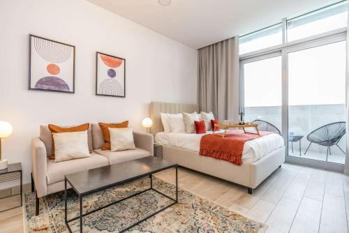 Bur Dubai Apartment | Silkhaus studio in DIFC with Burj Khalifa view, pool & gym
