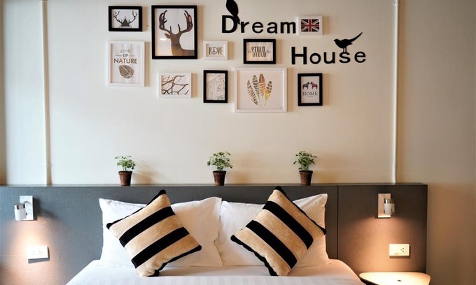 Embassy District Hotel | Silom Studios