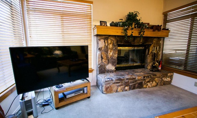 Mammoth Lakes Apartment | Silver Bear 18 Condo