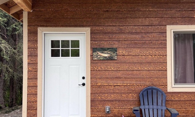 Cooper Landing House | Silver Salmon Cabin - Modern Vacation Home at Eagle Landing Resort