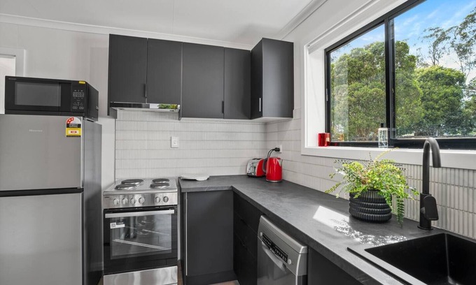 Exeter Cottage | Silverhill - where bushland and horses are at your back door.