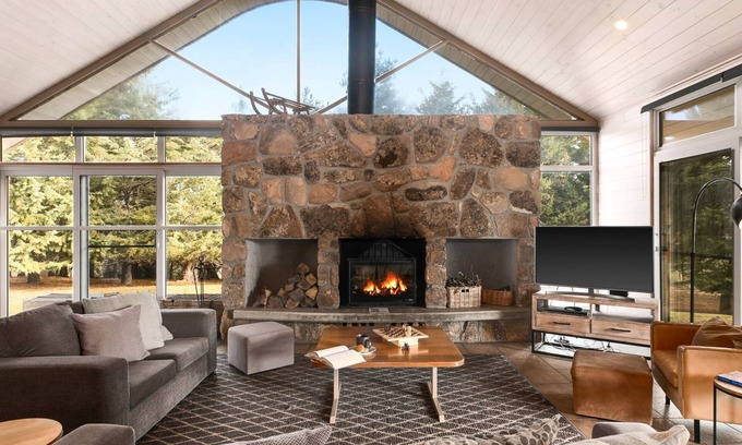 Crackenback House | Silvertop Chalet is ideal for large families and groups of friends