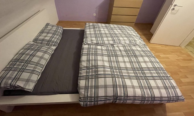 Reutlingen-Sickenhausen Apartment | Simple attic apartment with pantry kitchen NO SHOWER NO SHOWER