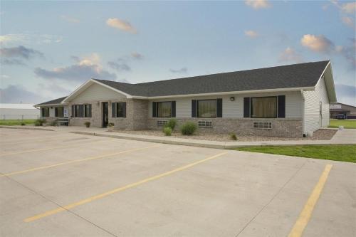 Shelbina Hotel | Simple Rewards inn