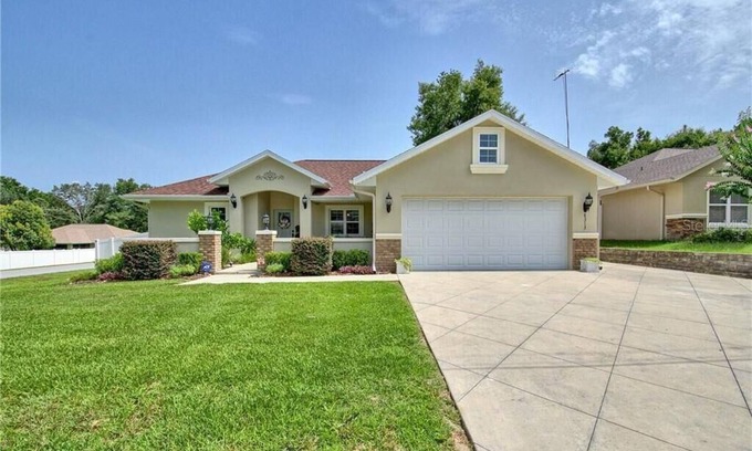 Summerfield House | Single family home blocks from the Villages