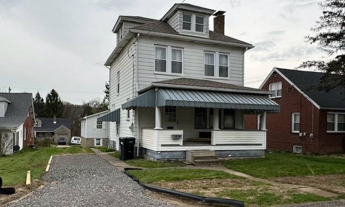 Aliquippa House | Single room rental access to airport, Shell plant , and Beaver Power planet.