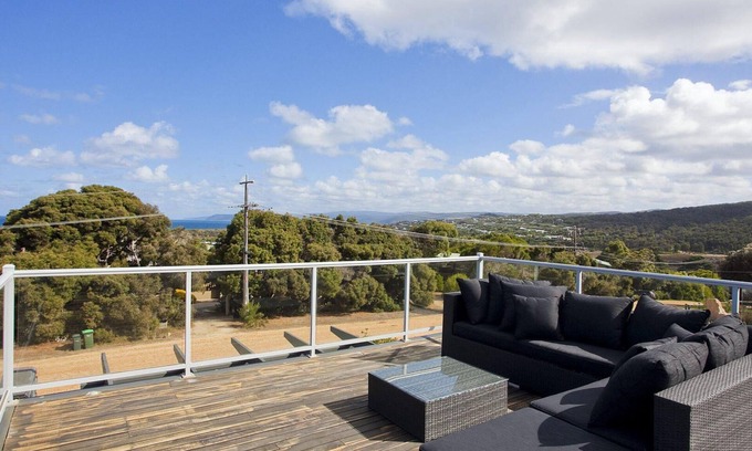 Aireys Inlet House | Sirocco - Recently renovated, Roof Top Deck And Pet Friendly in Aireys Inlet