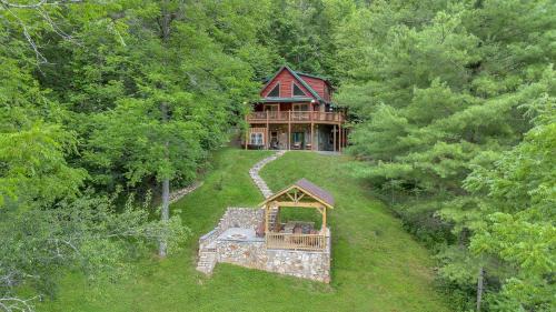 Grassy Creek House | Sit n Ponder Dog-Friendly Log Cabin with Views