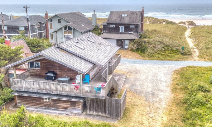 Manzanita House | SITKA HOUSE MCA1354-Across from beach, Hot tub, 5 bdrm/3bth,oceanview,dogs ok