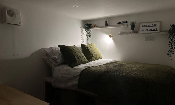 Gobowen Cabin | Situated near Oswestry offers a perfect retreat for couples/solo travellers.