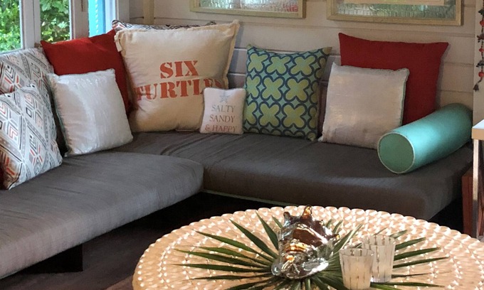 Triana Shores House | SIX TURTLES - Harbour Island - Beautiful 2 Story home in quiet neighborhood