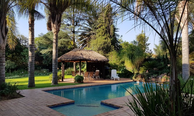 Greater Johannesburg Metropolitan Area Hotel | Six Valk Avenue Guest House