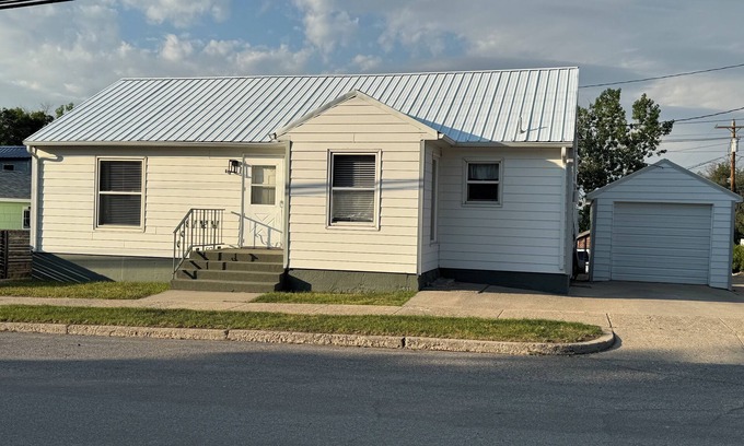 Santa Rita House | Sixty minutes to Glacier Park! Family friendly house.